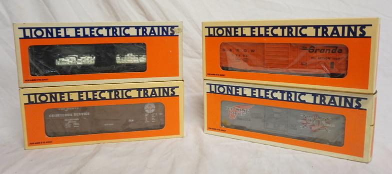 LOT OF 4 LIONEL MODEL TRAIN CARS (1 of 2)