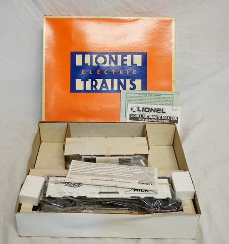 LIONEL HOOD'S OPERATING MILK CAR (1 of 3)