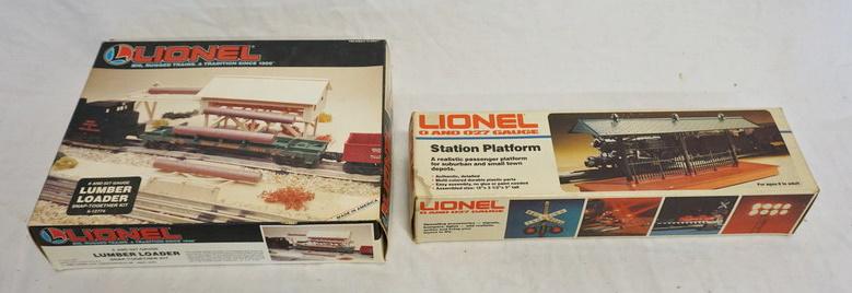 2 LIONEL TRAIN ACCESSORIES KITS (1 of 4)