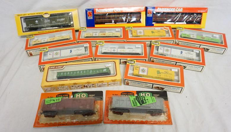 LOT OF MOSTLY LIFE-LIKE HO GAUGE MODEL TRAINS: LOT OF MOSTLY LIFE-LIKE HO GAUGE MODEL TRAINS
