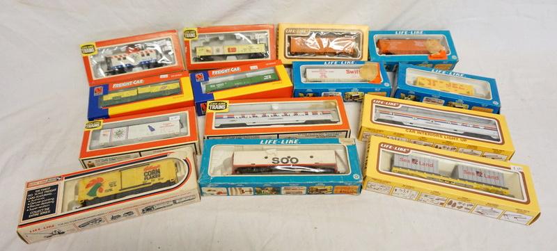 13 LIFE-LIKE HO GAUGE MODEL TRAINS (1 of 2)