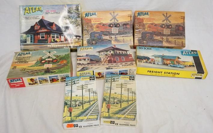 LOT OF ATLAS MODEL TRAIN ACCSESORIES (1 of 4)