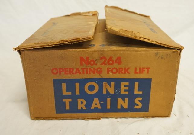 LIONEL TRAINS NO. 264 OPERATING FORKLIFT (1 of 3)