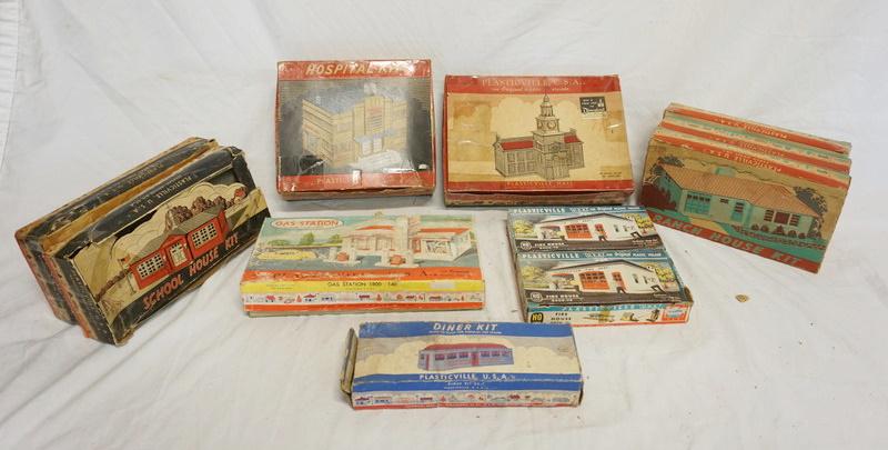 LOT OF PLASTICVILLE BACHMANN BUILDING KITS (1 of 3)