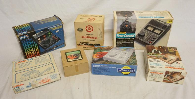 LOT OF MODEL TRAIN POWER PACKS (1 of 1)