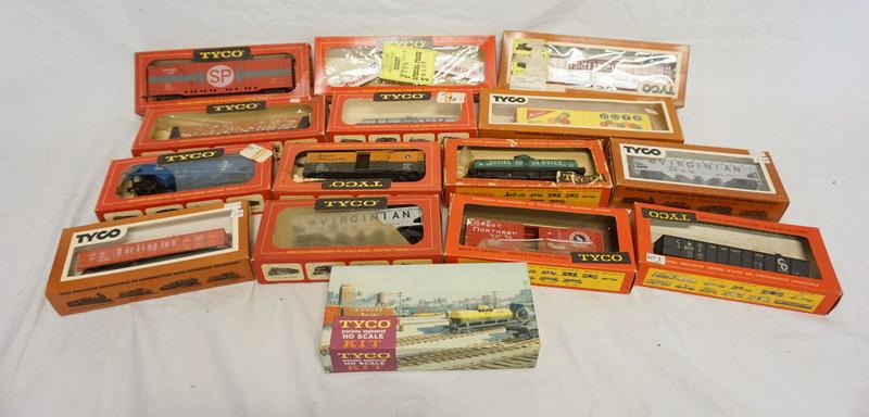 15 TYCO HO GAUGE MODEL TRAINS (1 of 3)