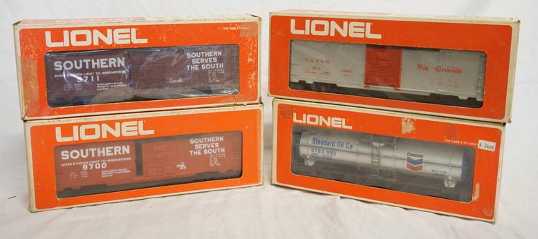 4 LIONEL MODEL TRAINS (1 of 2)
