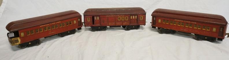 LOT OF 3 AMERICAN FLYER LINES TRAIN CARS (1 of 4)