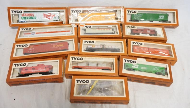 12 TYCO HO GAUGE MODEL TRAINS (1 of 2)