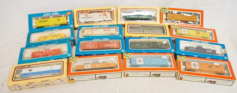 16 LIFE-LIKE HO GAUGE MODEL TRAINS (1 of 2)