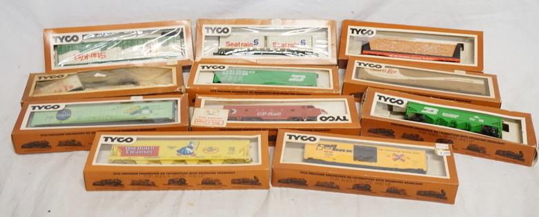 12 TYCO HO GAUGE MODEL TRAINS (1 of 2)