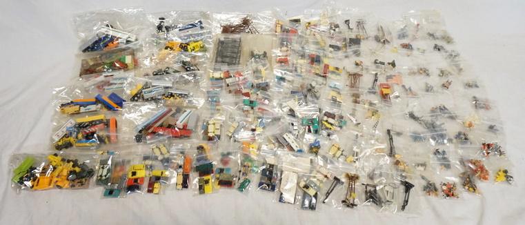 LARGE LOT OF MINIATURE MODELS (1 of 7)