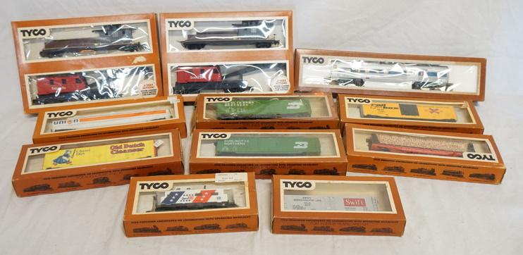 11 TYCO HO GAUGE MODEL TRAINS (1 of 2)