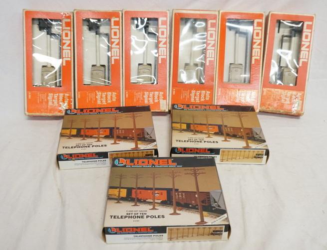 LOT OF LIONEL MODEL TRAIN ACCESSORIES (1 of 3)