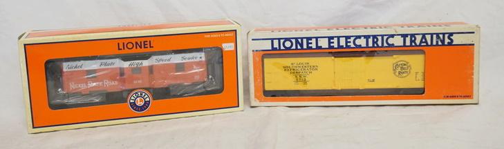 LOT OF 2 LIONEL MODEL TRAINS (1 of 2)