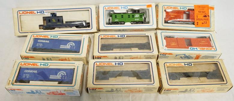 9 LIONEL HO MODEL TRAINS (1 of 2)