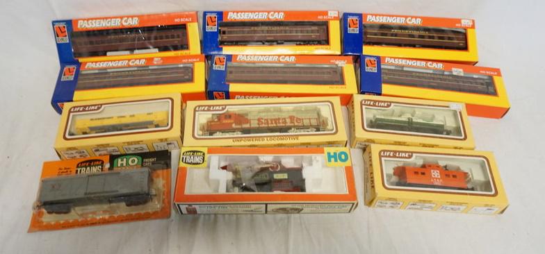 12 LIFE-LIKE HO GAUGE MODEL TRAINS: 12 LIFE-LIKE HO GAUGE MODEL TRAINS