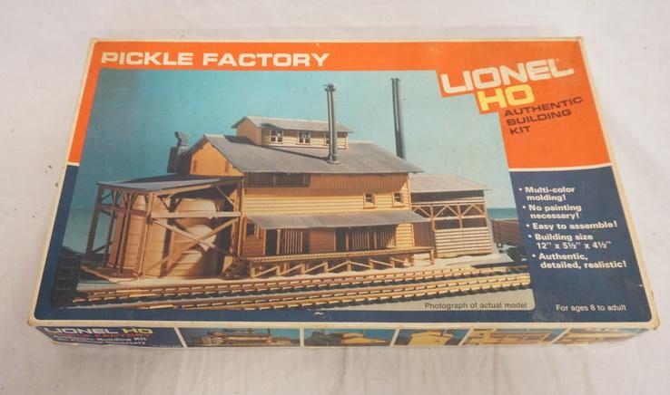LIONEL HO PICKLE FACTORY BUILDING KIT: LIONEL HO PICKLE FACTORY BUILDING KIT