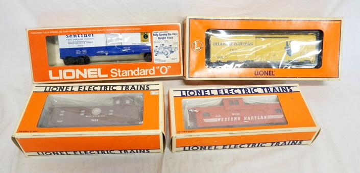 LOT OF 4 LIONEL MODEL TRAINS (1 of 2)