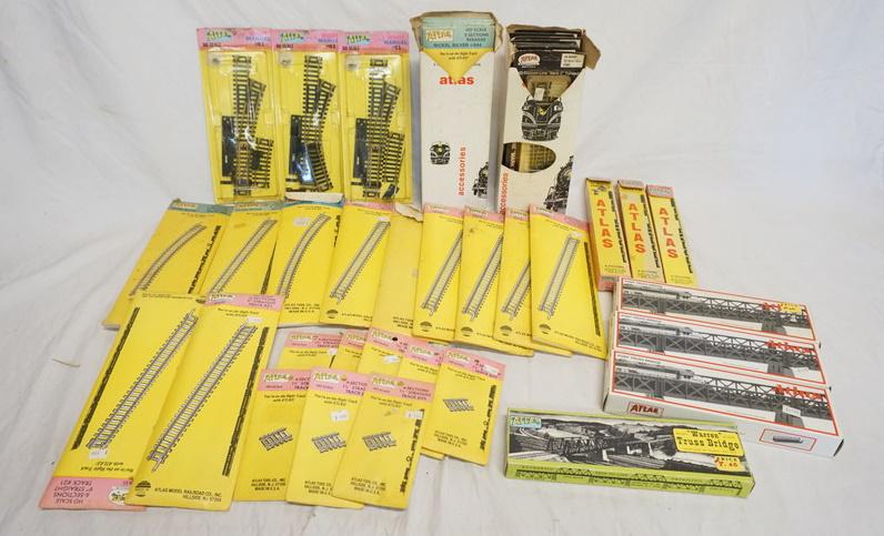 LARGE LOT OF ATLAS HO GAUGE MODEL TRAIN TRACKS (1 of 2)