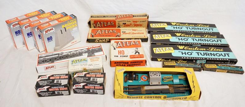 LOT OF ATLAS MODEL TRAIN ACCESSORIES (1 of 1)