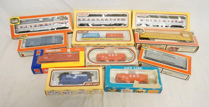 11 LIFE LIKE HO GAUGE MODEL TRAINS (1 of 2)