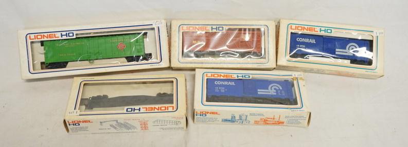 5 LIONE HO MODEL TRAINS (1 of 2)
