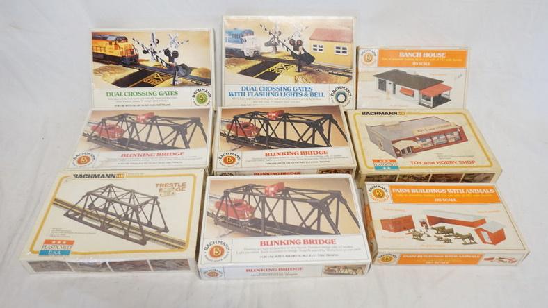 9 BACHMANN MODEL BUILDING KITS (1 of 2)