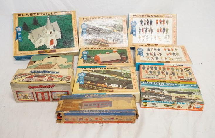 11 BACHMANN PLASTICVILLE MODEL BUILDING KITS (1 of 5)