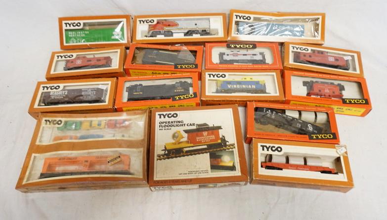 15 TYCO HO GAUGE MODEL TRAINS (1 of 2)