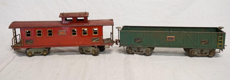 2 AMERICAN FLYER LINES STANDARD GAUGE TRAIN CARS: 2 AMERICAN FLYER LINES STANDARD GAUGE TRAIN CARS, 4021 & 4017 LARGEST 14 1/4 IN L