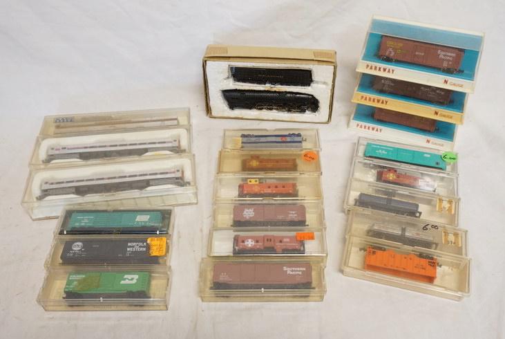 LOT OF N GAUGE MODEL TRAINS (1 of 3)