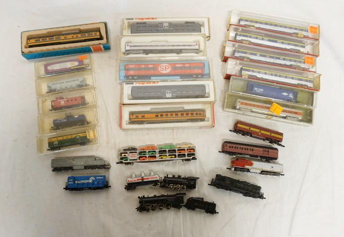 LOT OF N GAUGE MODEL TRAINS (1 of 4)