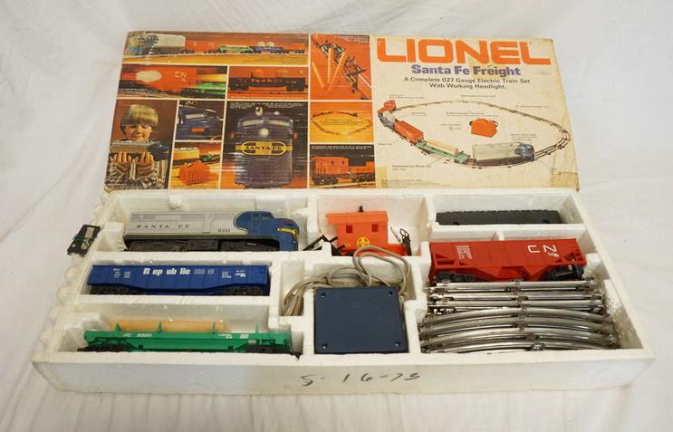 LIONEL O27 SANTE FE FRIEGHT STATION (1 of 3)