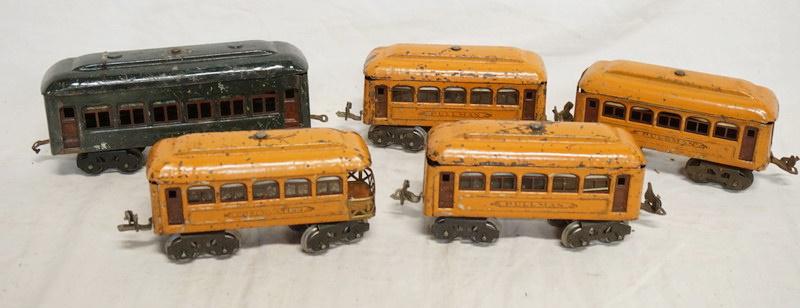 LOT OF 5 LIONEL MODEL TRAIN CARS (1 of 2)