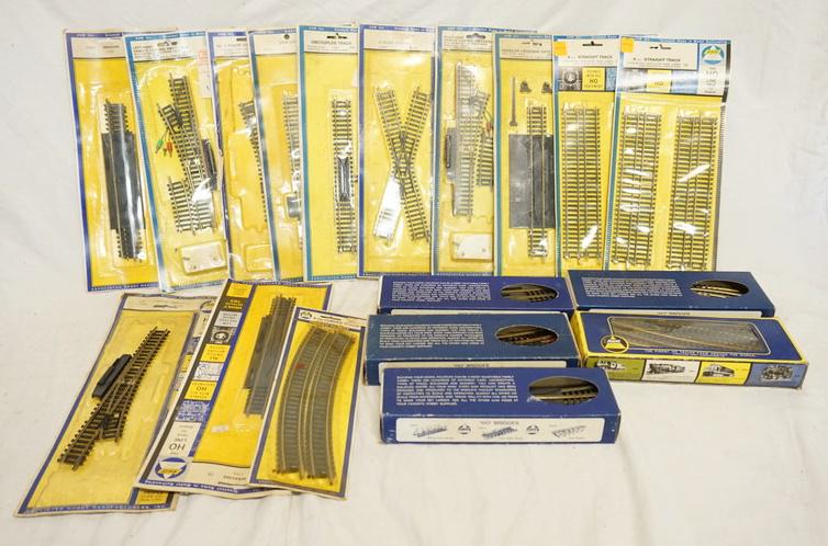 LARGE LOT OF AHM MODEL TRAIN TRACKS (1 of 1)