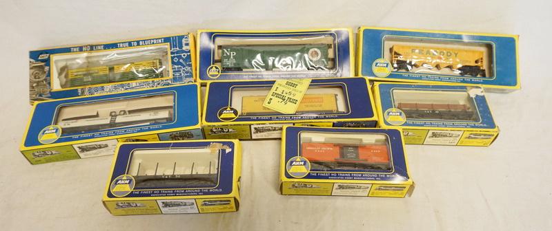 LOT OF 8 AHM HO GAUGE MODEL TRAINS (1 of 2)