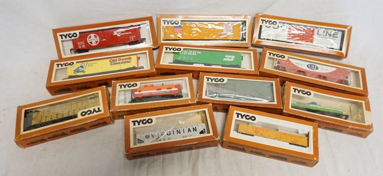 12 TYCO HO GAUGE MODEL TRAINS (1 of 2)