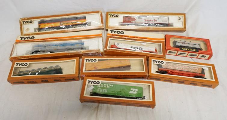 9 TYCO HO GAUGE MODEL TRAINS (1 of 2)