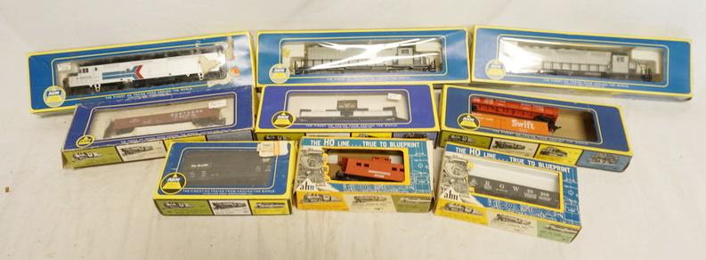 LOT OF AHM HO GAUGE MODEL TRAINS (1 of 3)