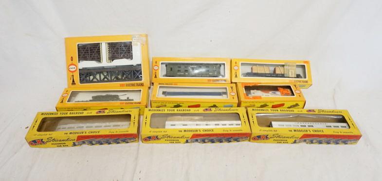 LOT OF HO GAUGE MODEL TRAINS (1 of 4)