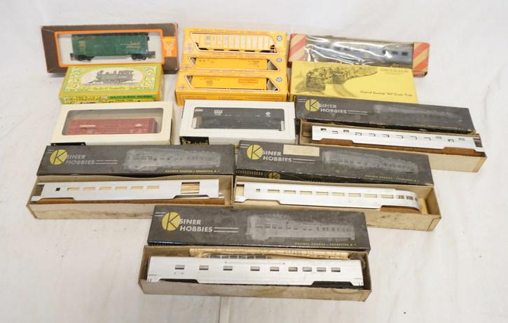 LOT OF HO GAUGE MODEL TRAINS/KITS (1 of 2)