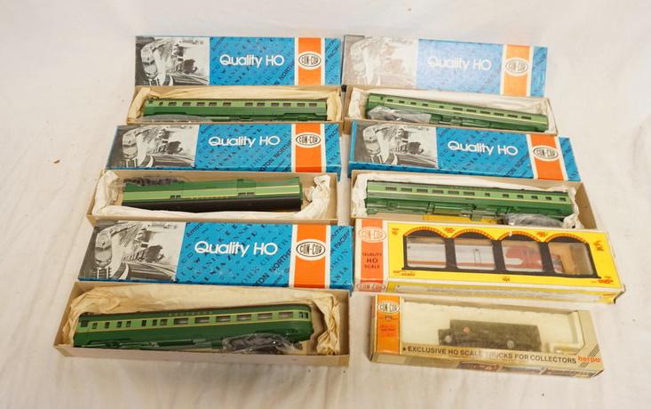 5 CON-COR HO GAUGE MODEL KITS & 2 TRAINS (1 of 2)