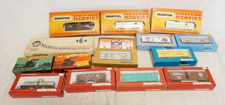 LARGE LOT OF MANTUA HO GAUGE MODEL TRAINS (1 of 3)