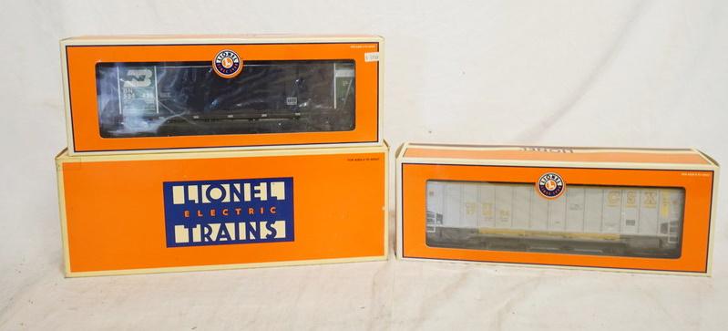 3 LIONEL MODEL TRAINS (1 of 3)