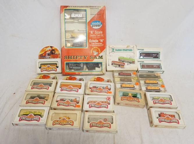 LARGE LOT OF N GAUGE MODEL TRAINS (1 of 4)