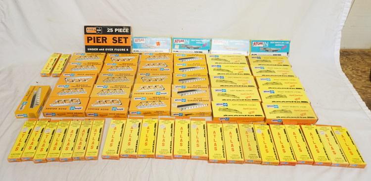 LARGE LOT OF ATLAS N GAUGE MODEL TRAIN ACCESSORIES (1 of 3)