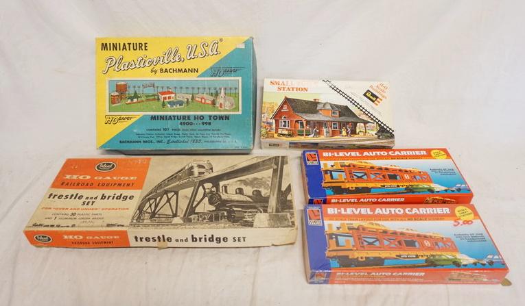 5 MODEL BUILDING KITS: 5 MODEL BUILDING KITS INCLUDES LIFE LIKE, BACHMANN, REVELL & IDEAL MODELS