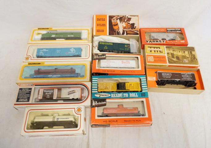 11 HO GAUGE MODEL TRAINS (1 of 2)