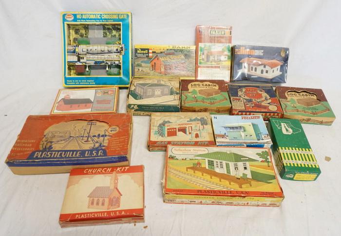 LARGE LOT OF MODEL BUILDING KITS (1 of 2)